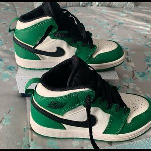 Nike Jordan 1 Retro Mid SE